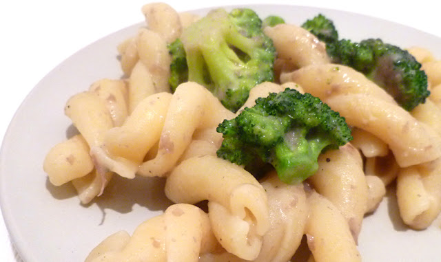 PASTA E FAGIOLI (con la partecipazione straordinaria dei broccoli!) PASTA E FAGIOLI (con la partecipazione straordinaria dei broccoli!)