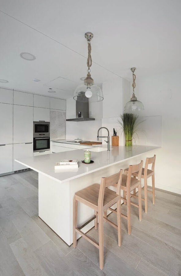 cocina-blanca-con-isla-santos-brezo