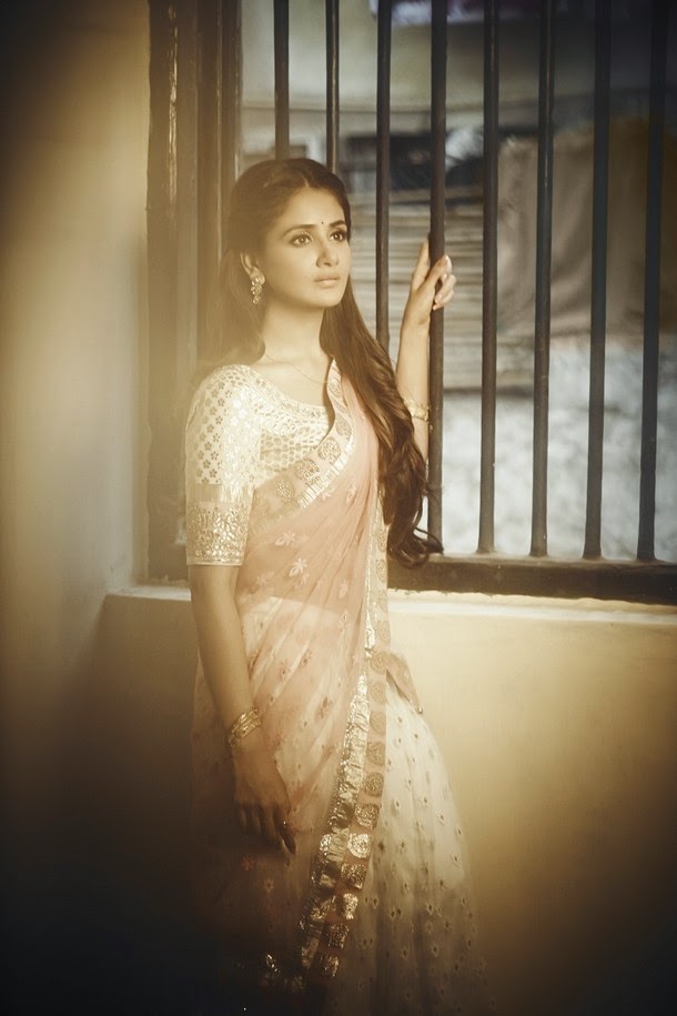 parul-yadav-latest-stillstollyscreen_com