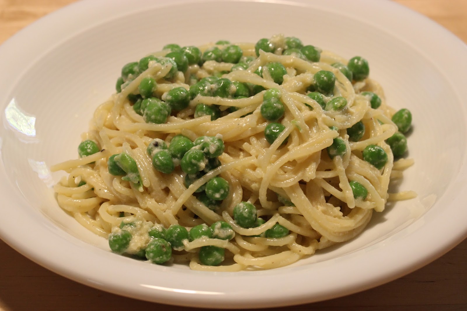Leckereien aus der (Mini-)Küche: Spaghetti mit Erbsen und Parmesan