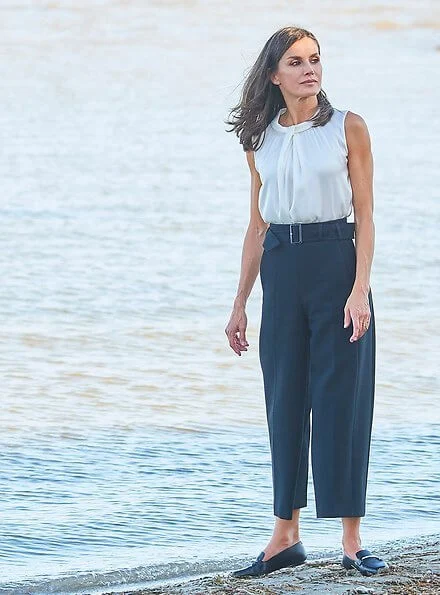 Queen Letizia wore Hugo Boss Iyabo silk top, Boss cropped wide leg trousers and hugo boss Italian-leather flats