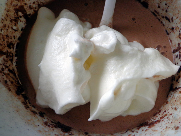 Chocolate magic custard cake by Laka kuharica: add one third at a time to the cake batter