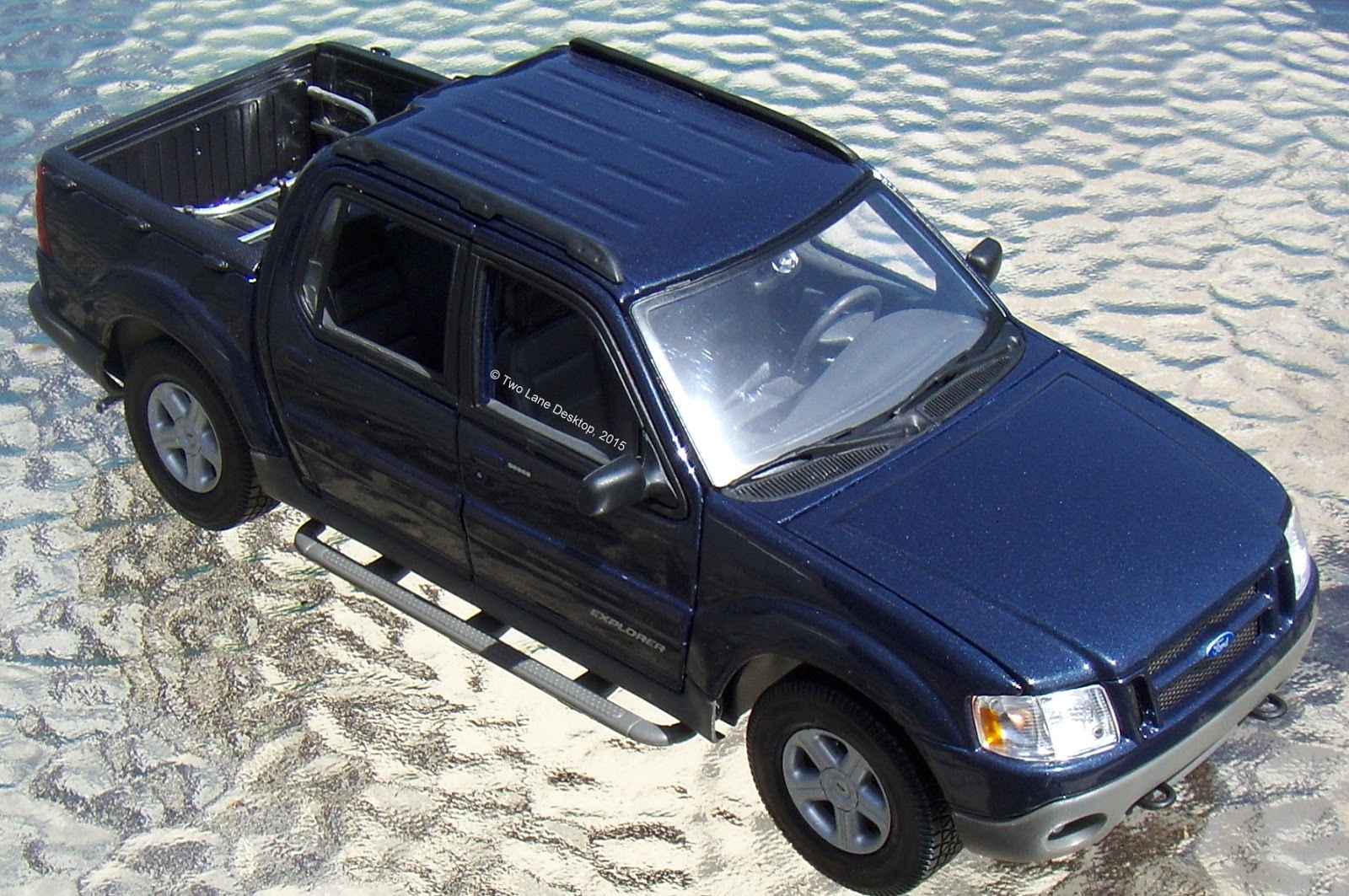 Ford Explorer Sport Trac Maisto 1/18 LJ518 Blanche, Collection, Boîte Abîmée