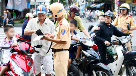 Công an Hà Nội đã xử lý 1.555 trường hợp vi phạm giao thông - Ảnh 1 Cong an Ha Noi da xu ly 1.555 truong hop vi pham giao thong - Anh 1