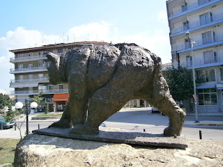 το άγαλμα της Αρκούδας στη Φλώρινα