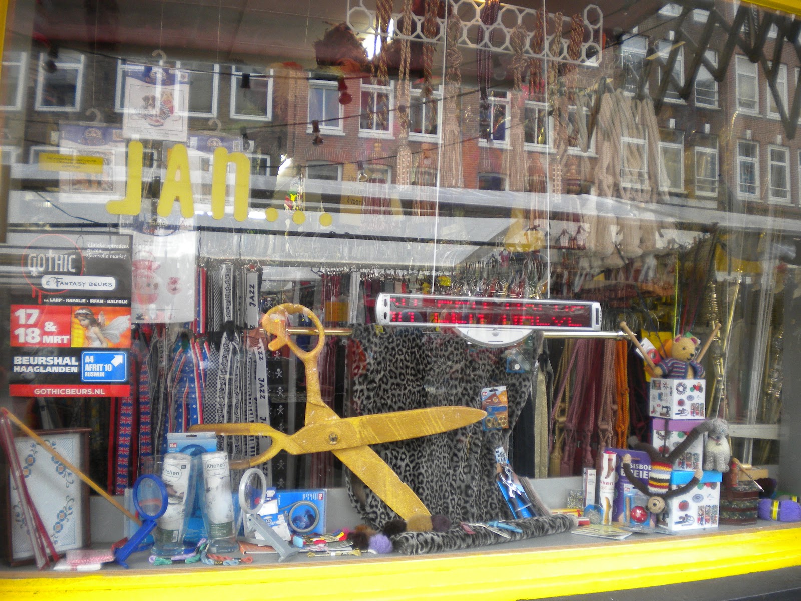 Nicole Needles Fabric Shopping in Amsterdam*