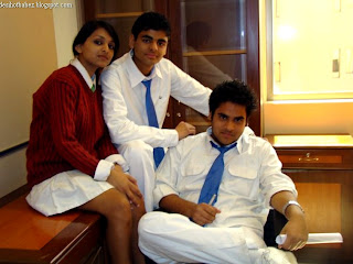 Hot Desi college and school girls: Hot young desi schoolgirls in uniforms