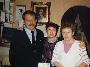 1986年3至5月,与旅馆老板夫妇合影。这里只有我一位难民,老板夫妇和蔼可亲。