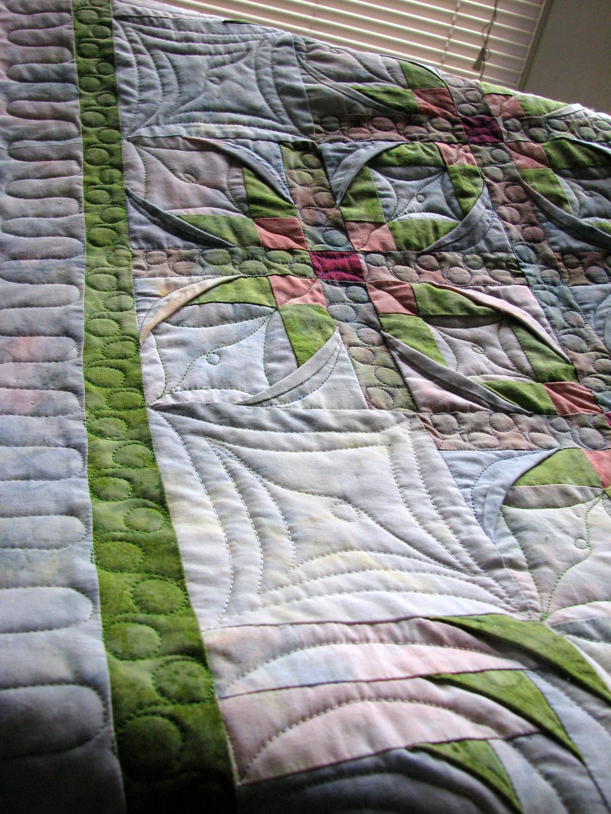 frantasticstitch witchery QUILTING CATHEDRAL WINDOWS