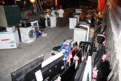 Chay sieu thi dien may lon bac nhat tinh Quang Tri - Anh 6