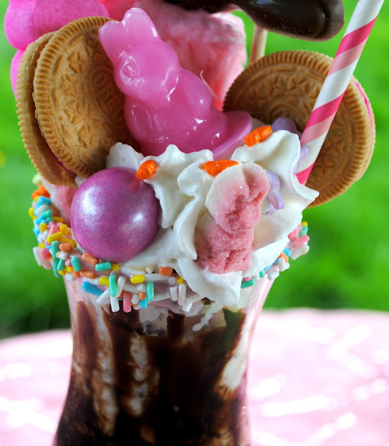 Dress up your Easter milkshake over on FizzyParty.com