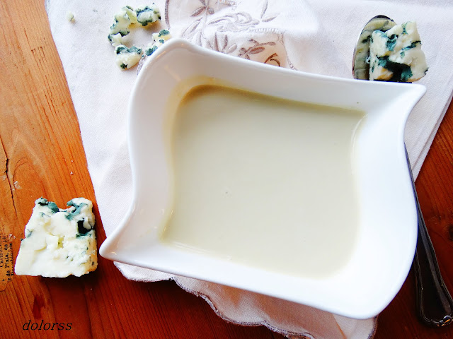 Blog de cuina de la dolorss: Salsa roquefort (para ensaladas)