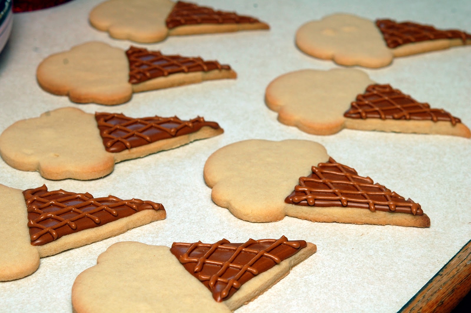 ICE CREAM CONE SUGAR COOKIES....PHOTO TUTORIAL! Hugs and Cookies XOXO