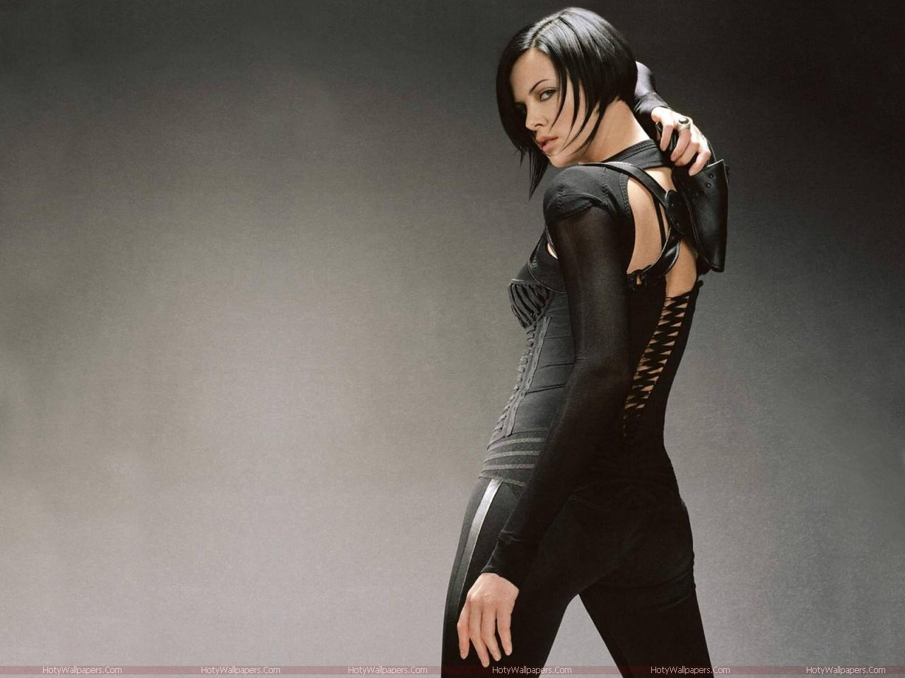 Booty Me Now: Charlize Theron Wallpapers