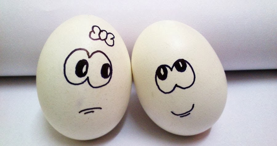 Смайлик яйца. Мордочки на пасхальных яйцах. Мордашки на пасхальных яйцах. Мордашки на яйцах смешные. Мордашки на яйцах на Пасху.