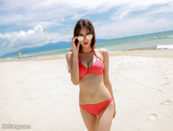 Beautiful Park Park Hyun in the beach fashion picture in June 2017 (225 photos) photo 2-12