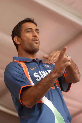 Best dhoni wallpapers 2012