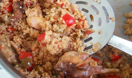 Quinoa con pimientos y conejo