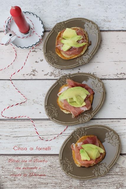 blini con bimby avocado e crudo