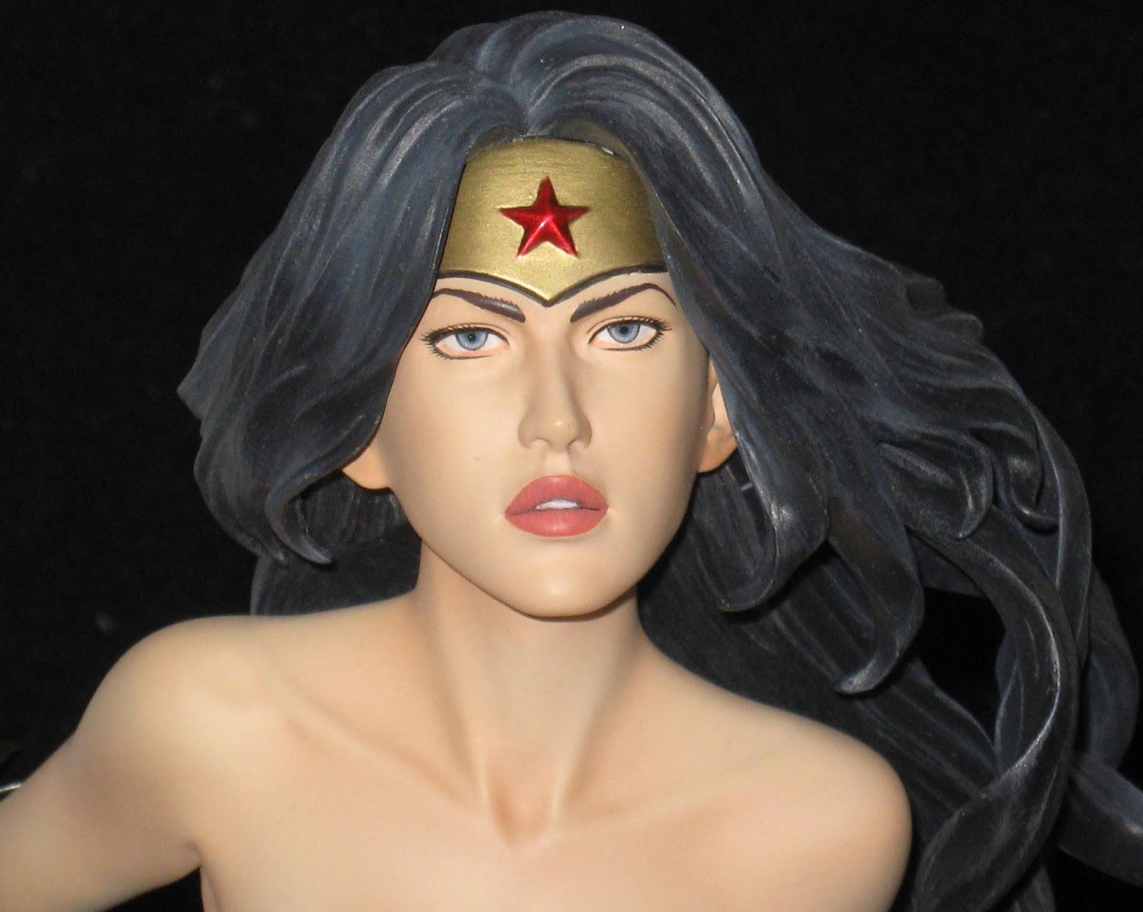 The Toyseum WONDER WOMAN by Luis Royo Fantasy Figure Gallery EE