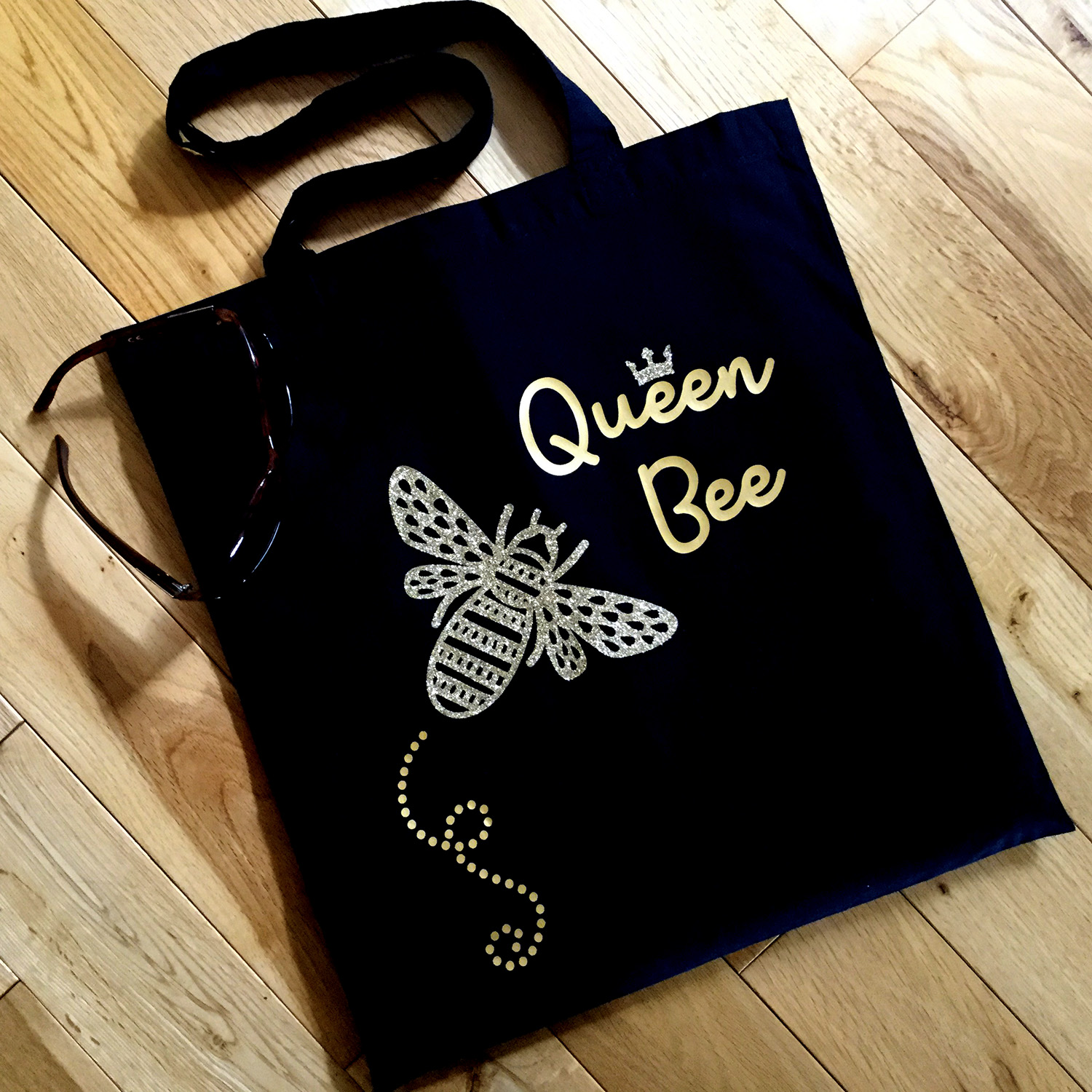 Silhouette UK Queen Bee Bags with Glitter and Smooth Heat Transfer