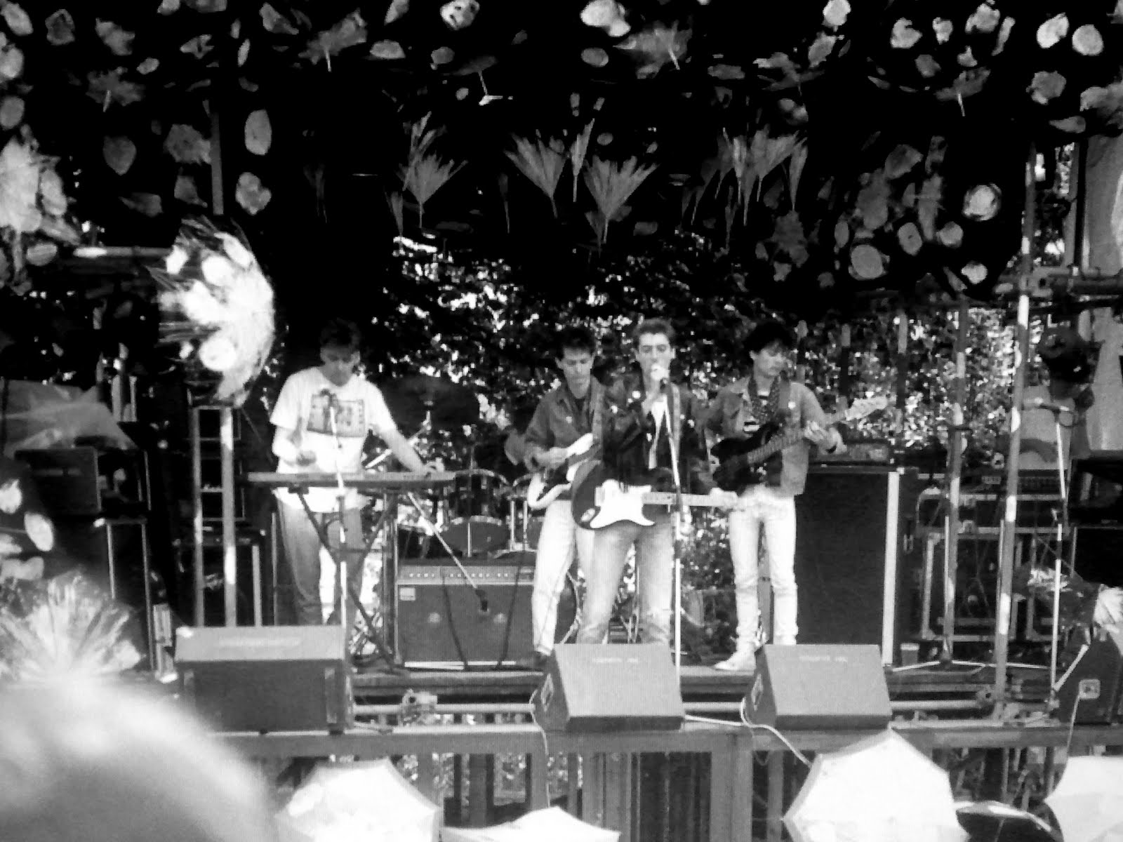 RETRO DUNDEE DUDHOPE PARK BANDS 1