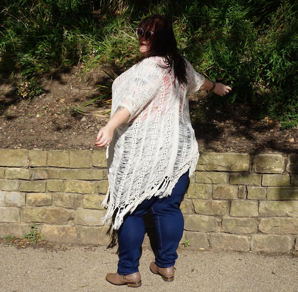 Simply Be open knit cardigan and Lucy plus size high waist jeans // www.xloveleahx.co.uk