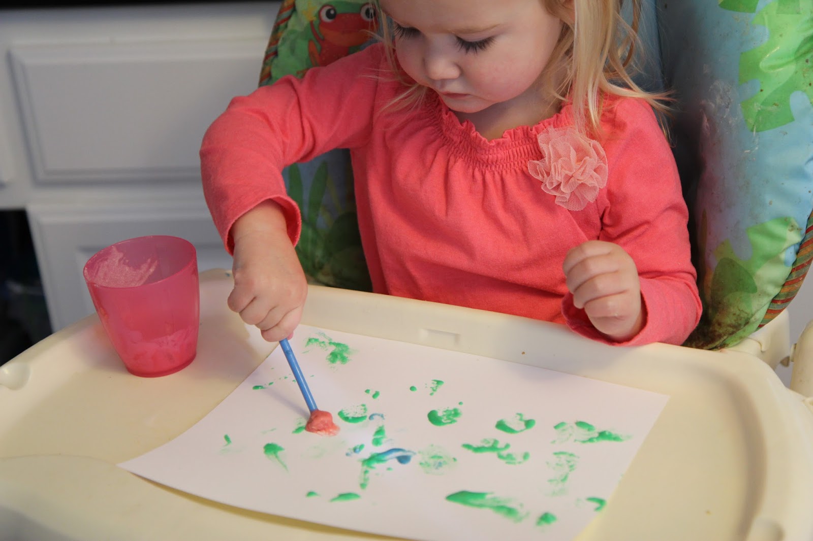 10+ Easy Ways to Entertain a Toddler While Breastfeeding a Newborn Toddler Approved! Bloglovin’