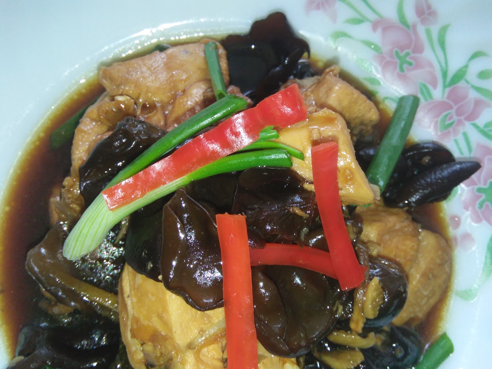 Cooking Pleasure STIR FRY CHICKEN WITH BLACK FUNGUS