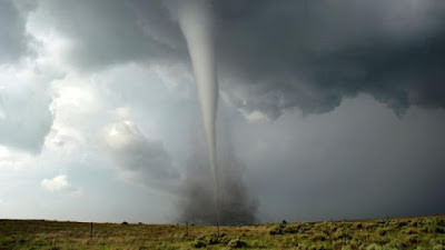 Sebuah Tornado di Ellis County, Oklahoma pada 4 Mei 2007