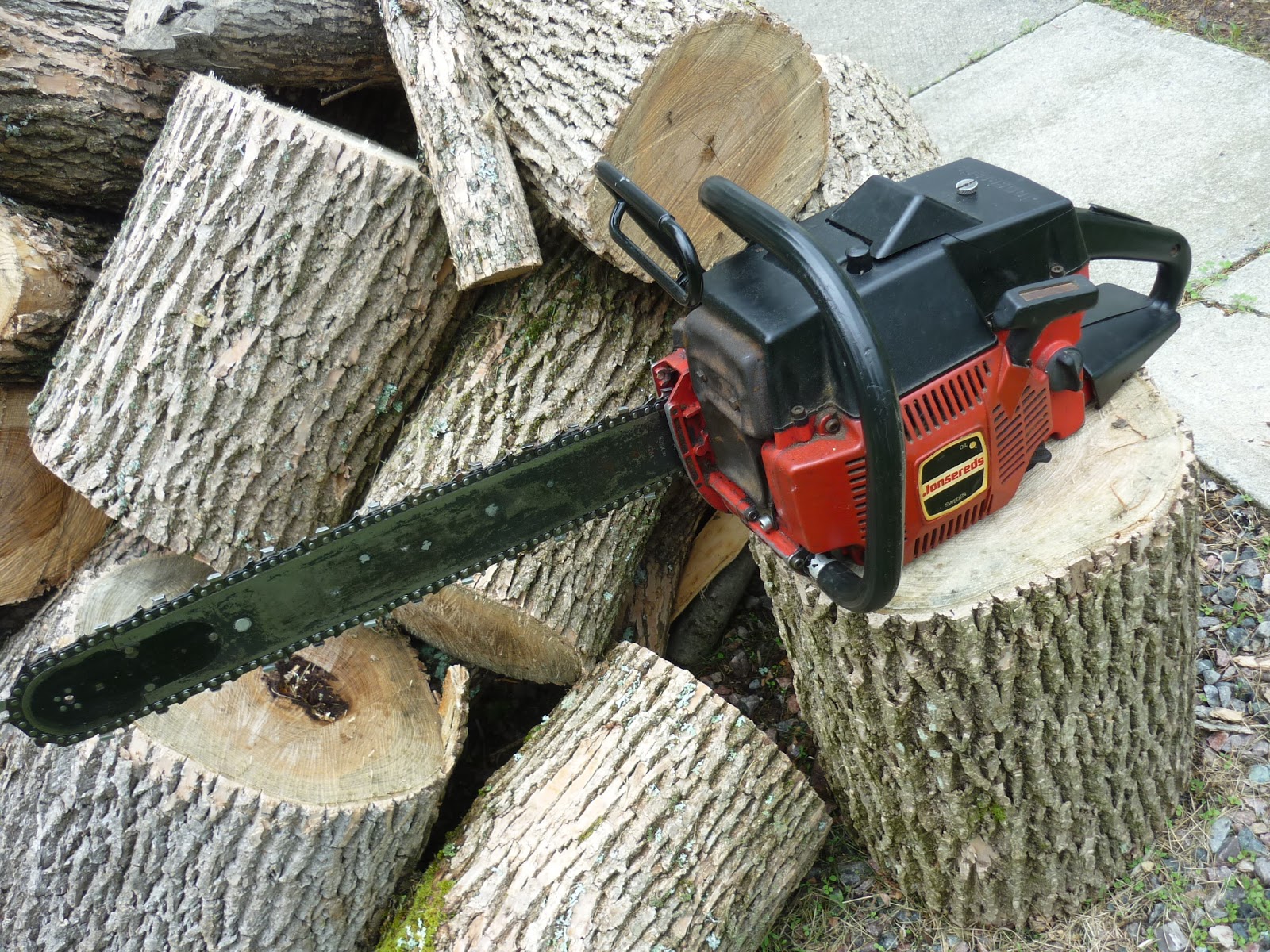 VINTAGE CHAINSAW COLLECTION JONSERED 910 E.