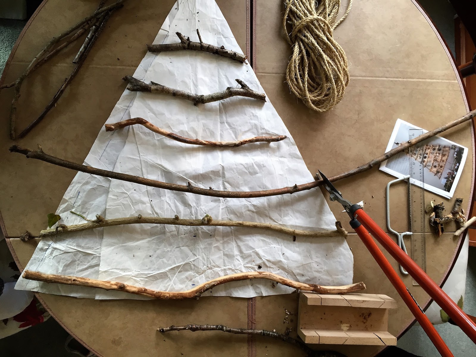 Getting crafty for Christmas - Create a Christmas Tree Wall Hanging, photo by modernbricabrac