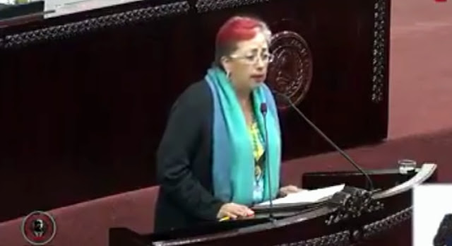 Diputada de Morena canta en el Congreso de Hidalgo por Día de Muertos