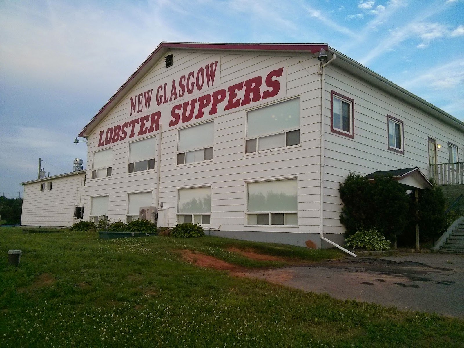 Eating Lobster New Glasgow Lobster Suppers (Prince Edward Island