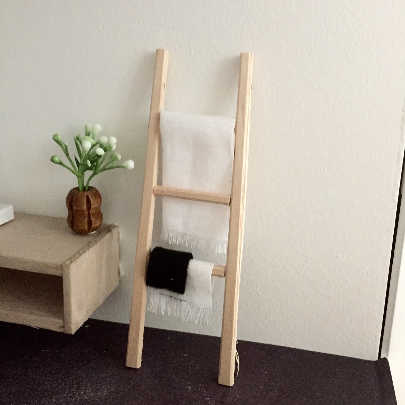 Modern Dollhouse DIY How to make a miniature towel ladder