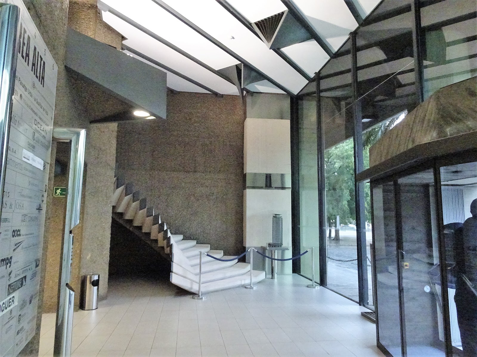 Redescubriendo Barcelona y más allá: 27/10/2018 Edifici Colom II