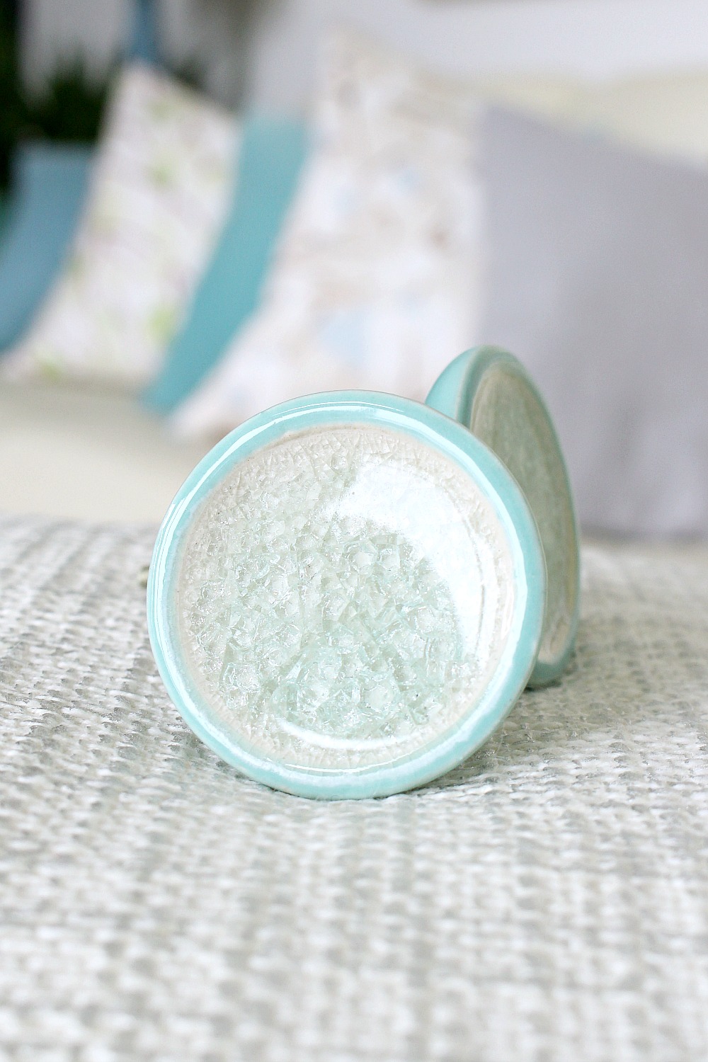 Modern Coastal Door Knobs in Turquoise Ceramic Dans le Lakehouse