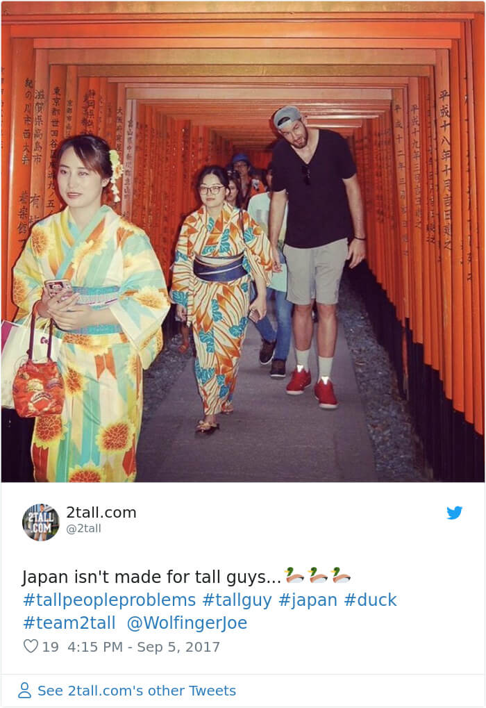 30 Time Tourists In Japan Were Too Tall For It