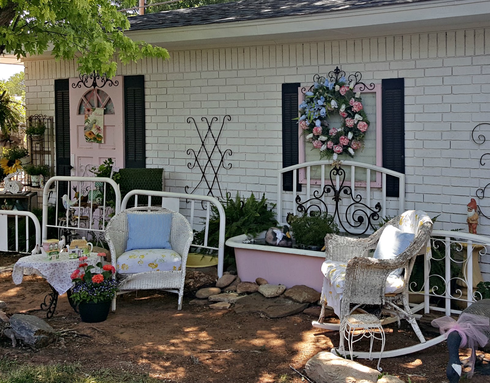 Penny's Vintage Home Bathtub Duck Pond