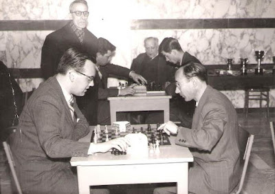 Lorenzo Ponce Sala jugando al ajedrez (1)