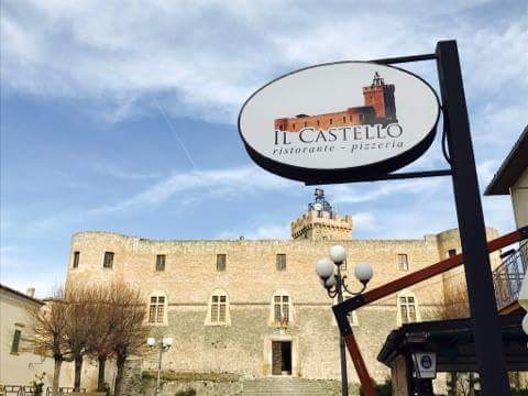 Ristorante Pizzeria Il Castello di Augusto Di Fiore Piazza del Mercato 22m Capestrano (Aq), Tel.: 3