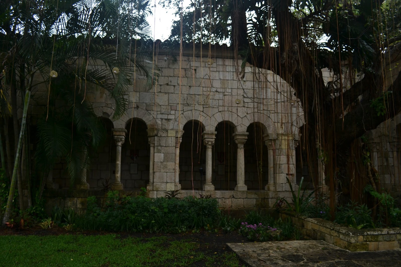 Самый старый испанский монастырь, Флорида (Ancient Spanish Monastery, FL)