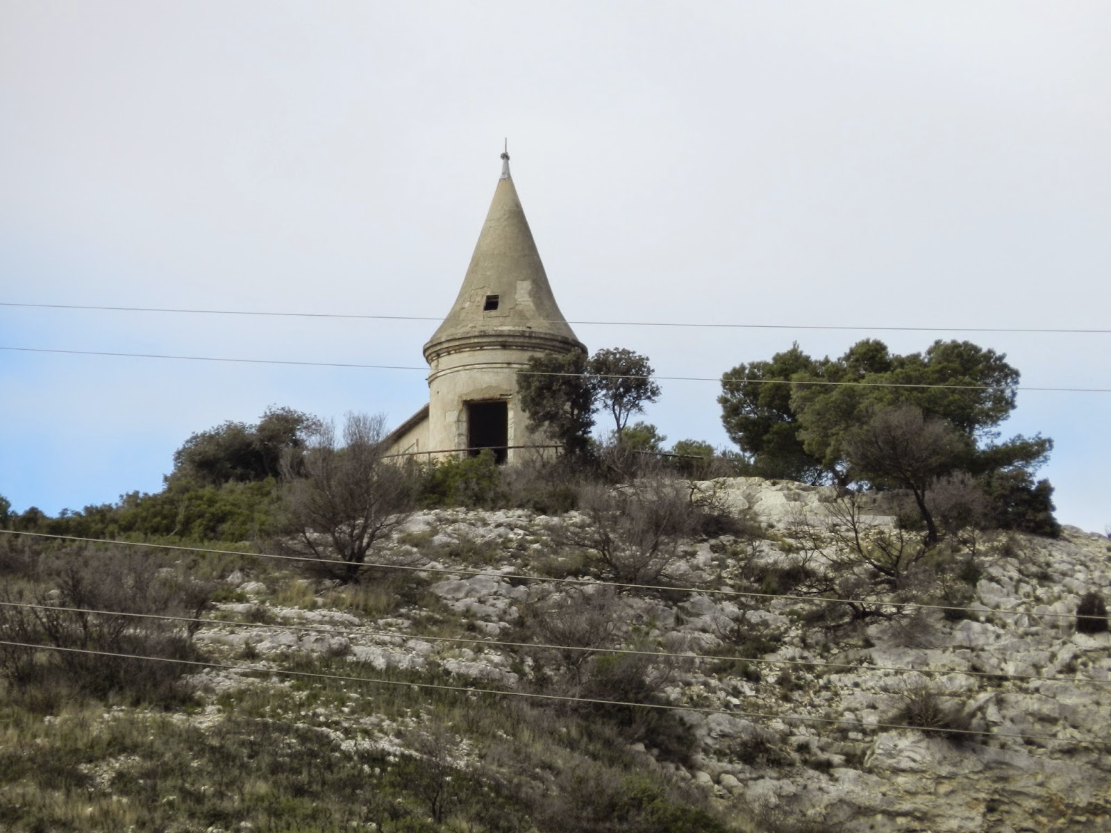 un jour la Provence: le chateau pointu