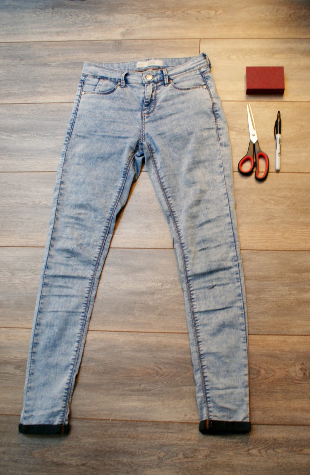 C o c o s P e a r l s DIY Ripped Jeans