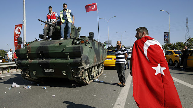 Analista Erdogan fingió el golpe militar en Turquía 