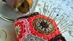 Alfiletero (acerico) crochet con 8 grannys