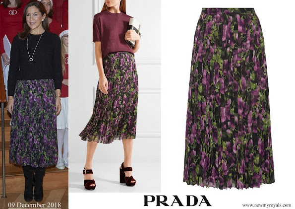 Crown-Princess-Mary-wore-PRADA-Pleated-printed-silk-voile-midi-skirt.jpg