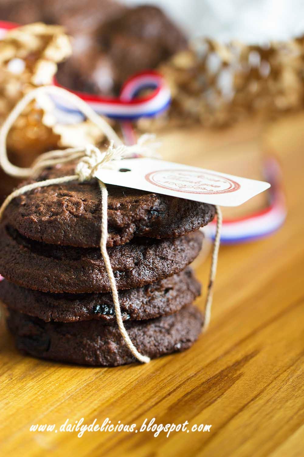 dailydelicious Dark chocolate and cherry cookies