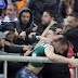 Αποθέωση του συλληφθέντα χουλιγκάνου και νέος ξυλοδαρμός στον Πειραιά - Αυτή τη φορά έδειραν εργάτη