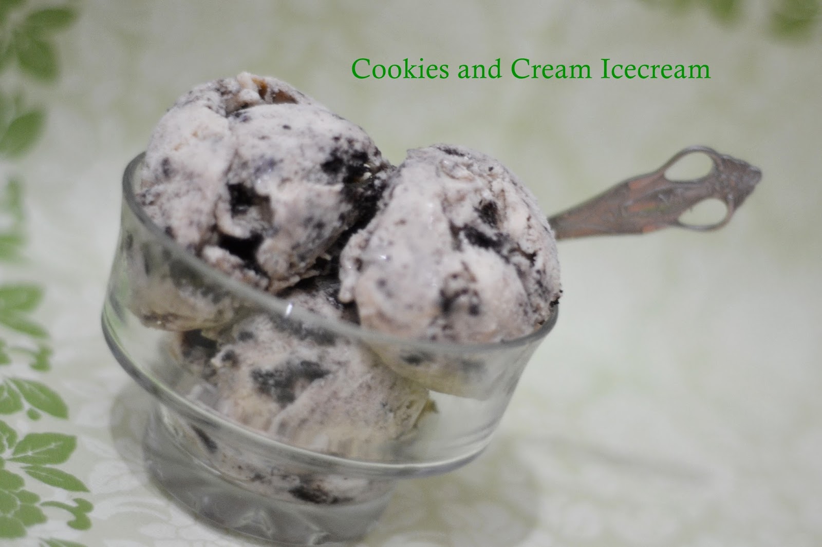 The Big Sweet Tooth: Easy Cookies n Cream Icecream